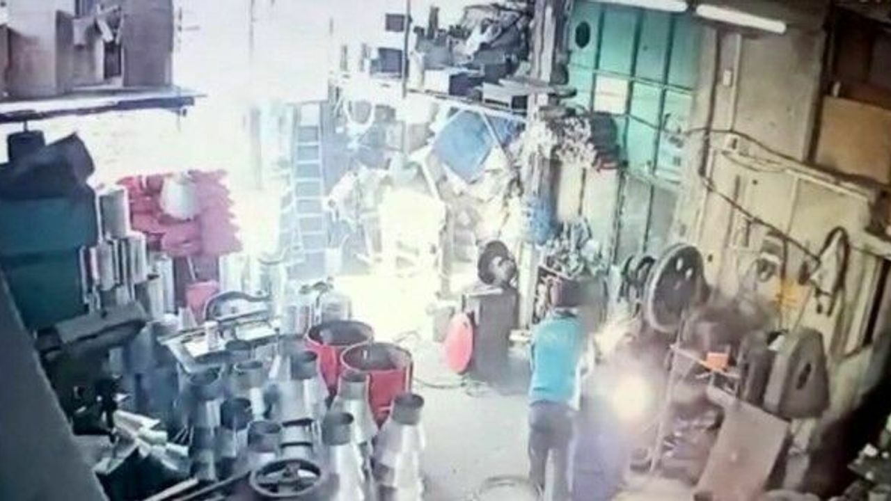 İşçinin ölümüne sebep olan yağ varilinin patlama anı kameraya yansıdı