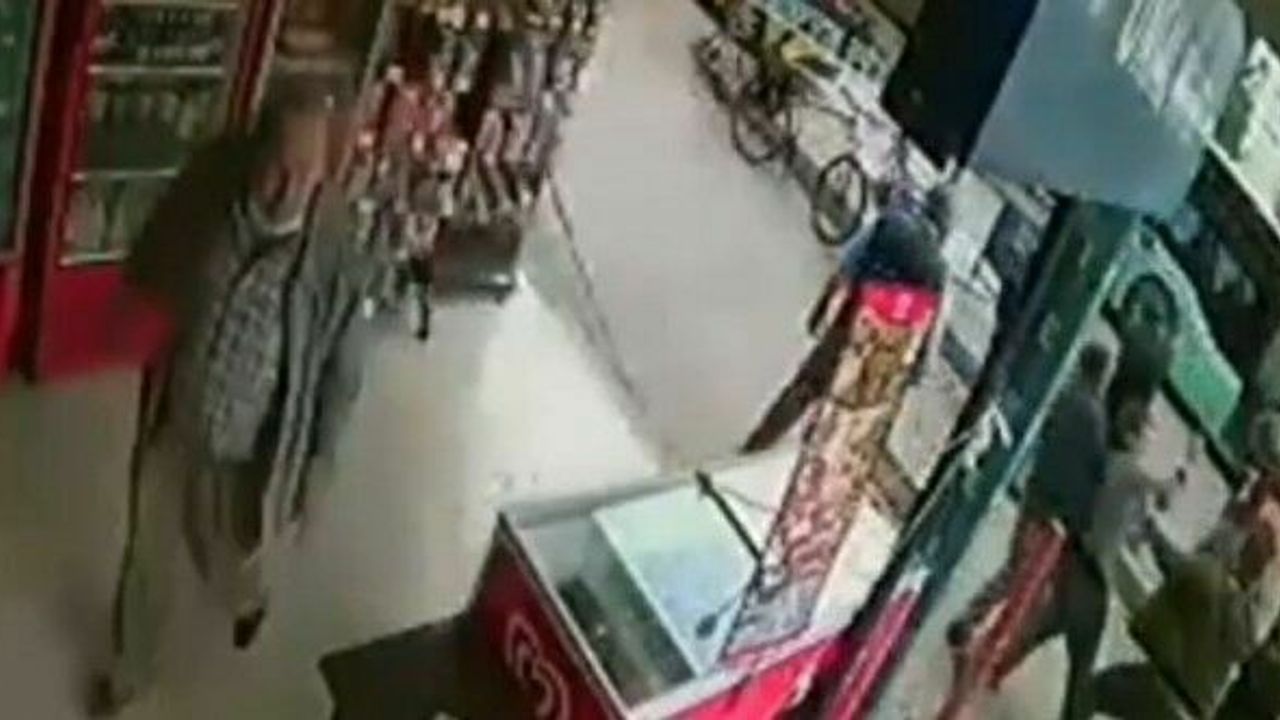 Maddi hasarlı kazanın ardından tekme ve yumruklar havada uçuştu