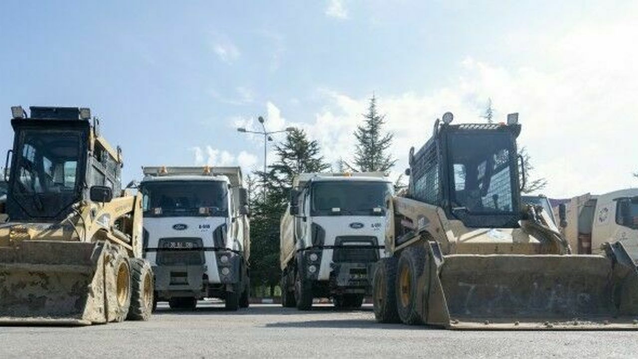 Kayseri Büyükşehir ve ilçe belediyeleri, afet bölgesi Bozkurt’ta yaraları sardı