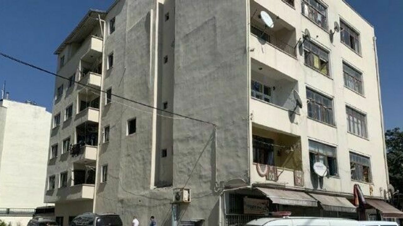 Kayseri’de 2. kattan aşağı itilen kadın yaşam mücadelesini kaybetti