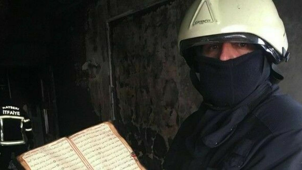 Çıkan yangında ev küle döndü, Kur’an-ı Kerim’in sayfalarına hiçbir şey olmadı
