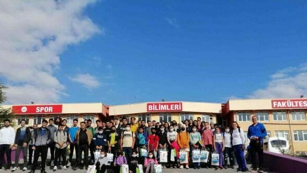 ERÜ Spor Bilimleri Fakültesi’nden Sivas Hanlı Köyü’ne uzanan sevgi köprüsü