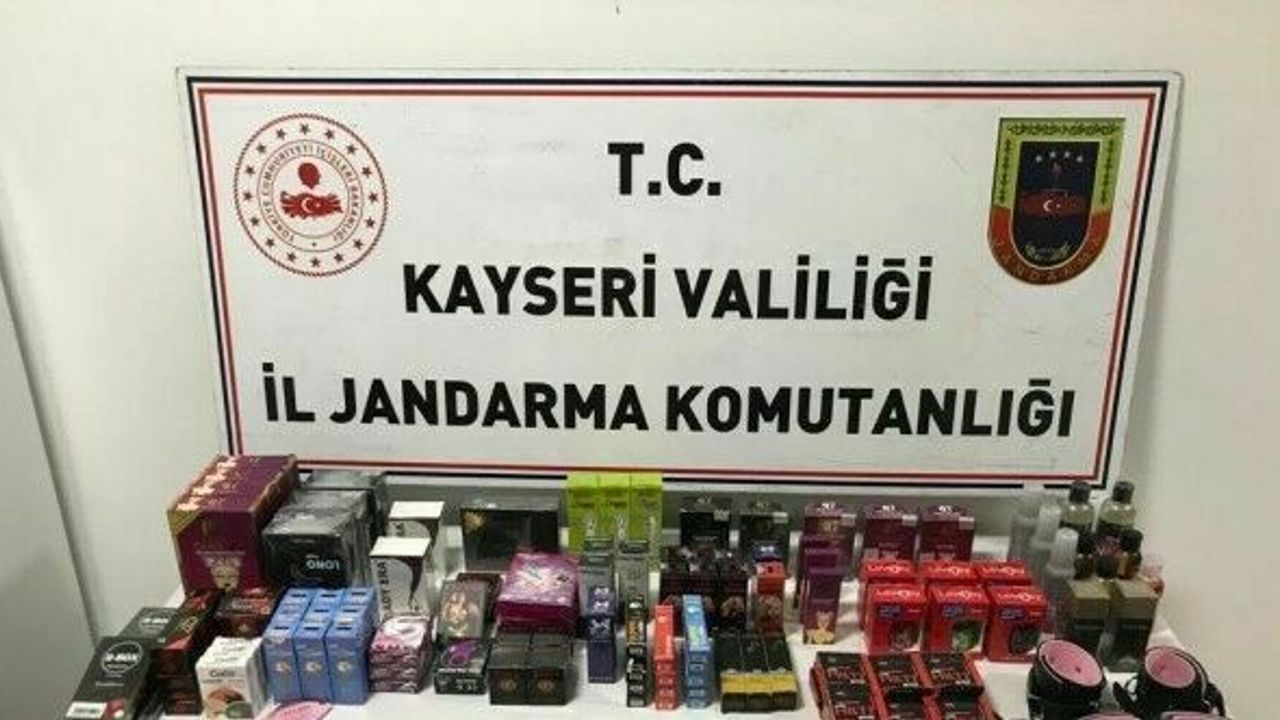 Jandarma satışa hazır halde cinsel ürün ele geçirdi