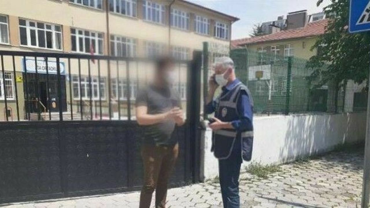 Okul çevrelerinde yapılan asayiş uygulamasında 2 kişi gözaltına alındı