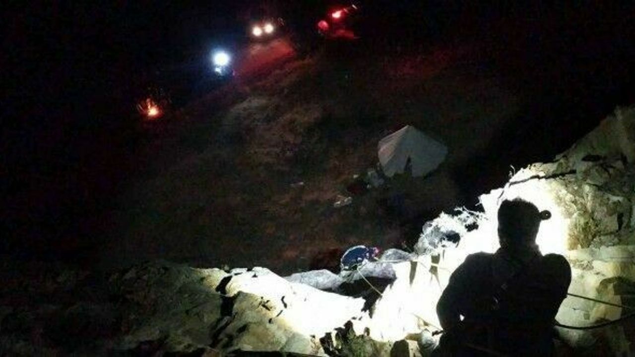 Yaramaz keçi öyle bir yere çıktı ki inemeyince ekipler alarma geçti