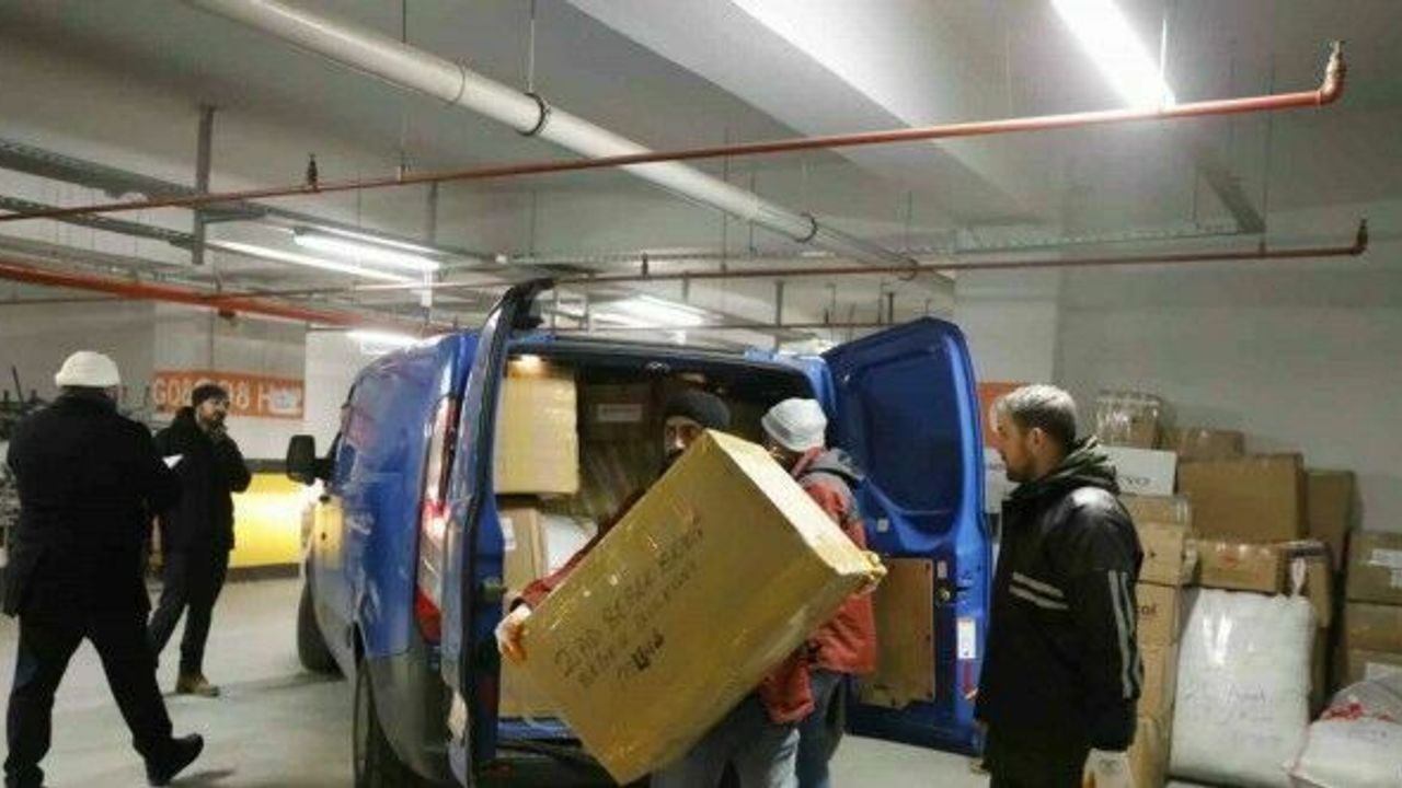 Depremzedeler için seferber olan Esenlerliler yardıma devam ediyor