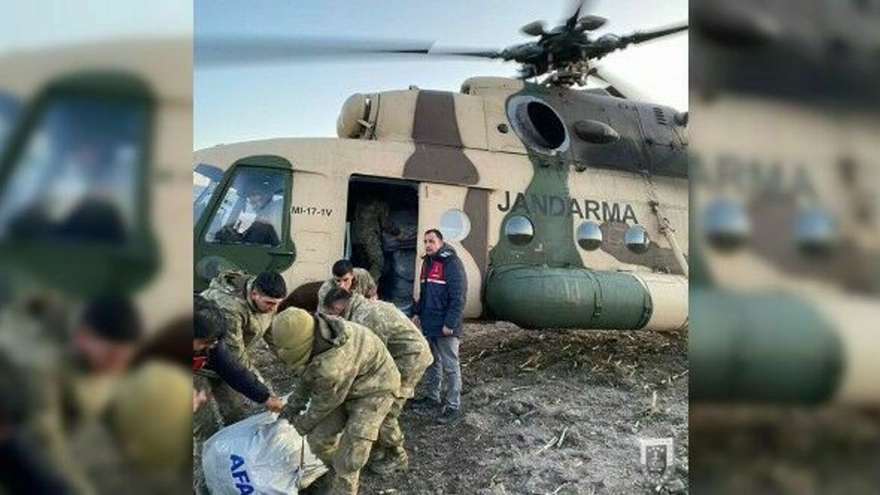 Jandarma hava araçları 400 saatlik uçuşla deprem bölgelerine yardım malzemesi taşıdı
