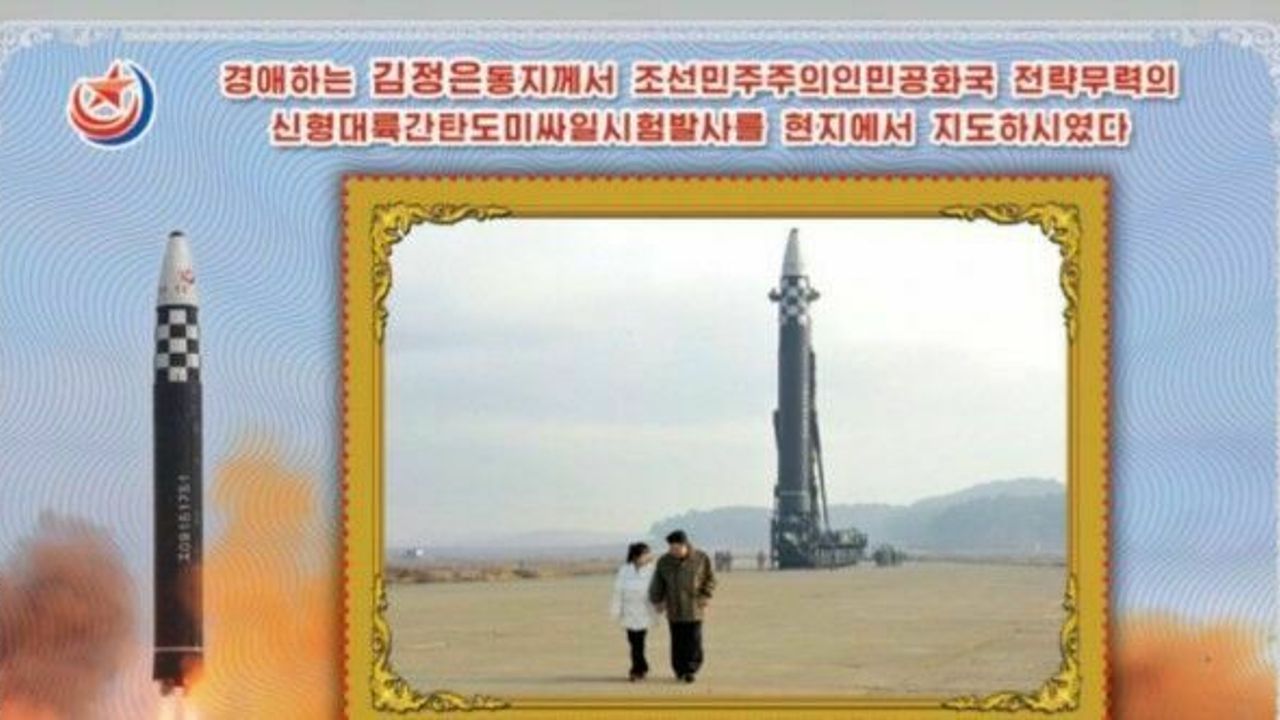 Kuzey Kore Lideri Kim Jong-Un, resmi pullara kızıyla fotoğrafını bastırdı