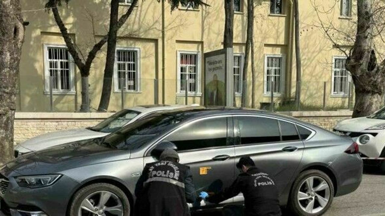 Üsküdar’da motorlu 2 kişi güpegündüz araç kurşunladı