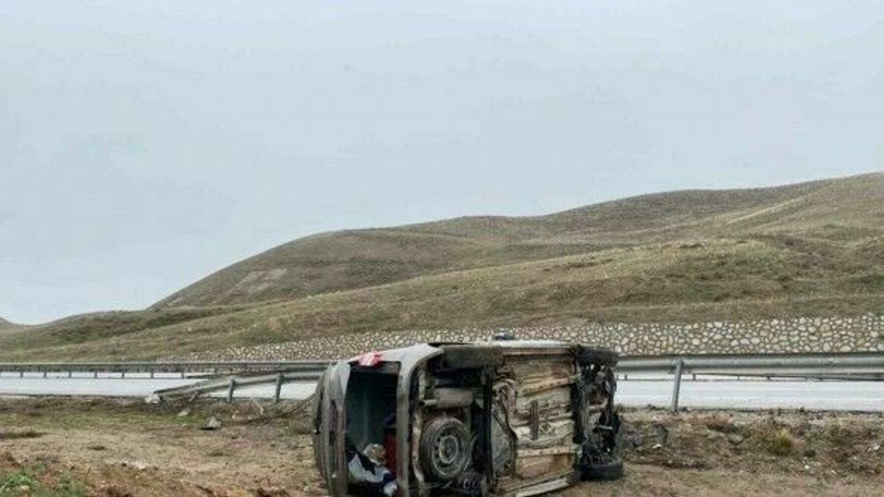 Bariyere çarpan araç takla attı, aynı aileden 3 kişi yaralandı