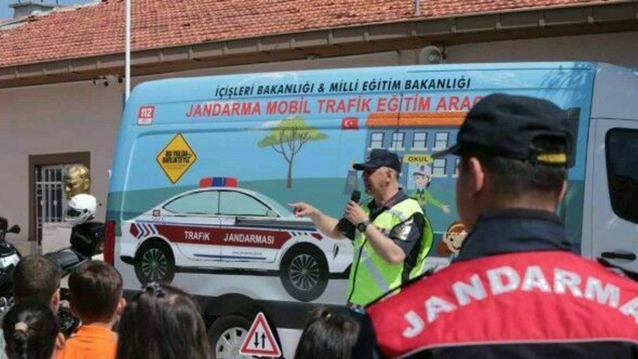 Ders zili bu sefer jandarma ekiplerinin eğitimi için çaldı