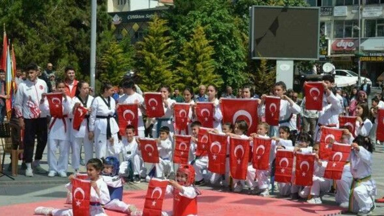 Develi’de 19 Mayıs kutlamaları renkli görüntülere sahne oldu