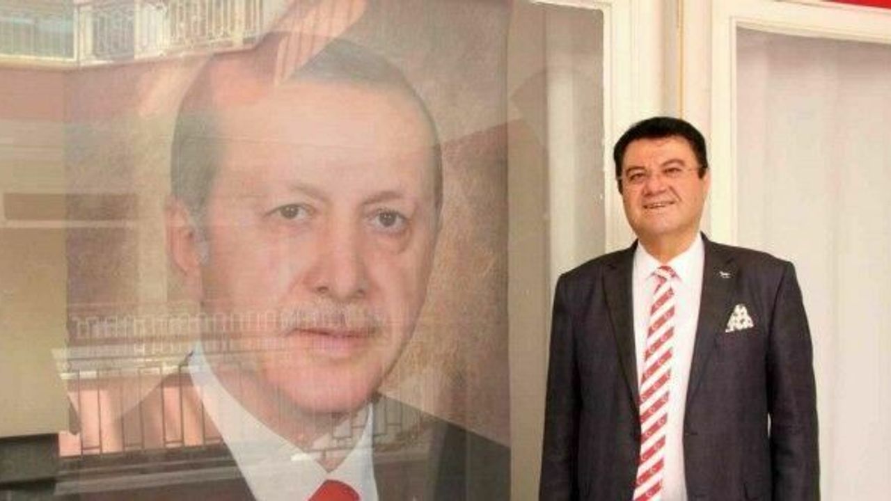 Karaman’da Demokrat Parti’den Cumhurbaşkanı Erdoğan’a pankartlı ve fotoğraflı destek