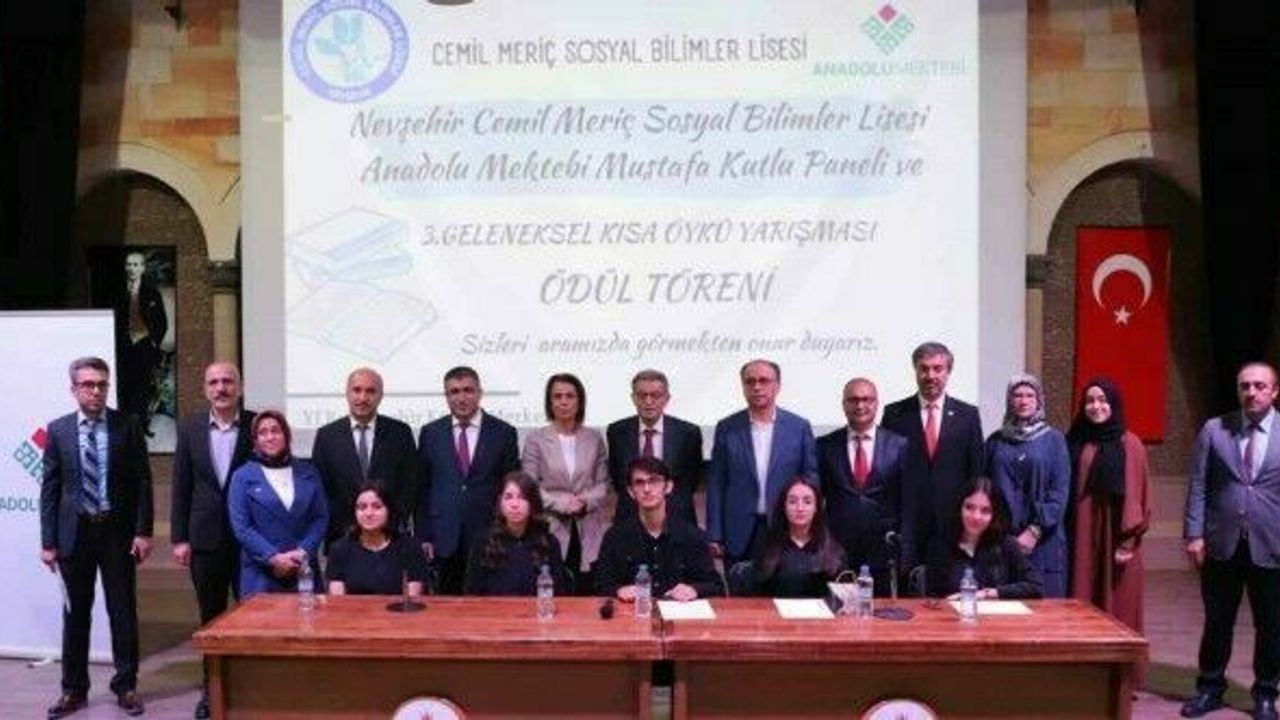 Rektör Aktekin ‘3. Geleneksel Kısa Öykü Yarışması’ ödül törenine katıldı