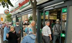 Tarım Kredi Kooperatif Marketi önünde indirim yoğunluğu