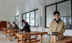 Bu okul fabrika gibi çalışıyor