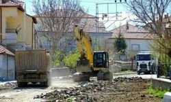 Akdağmadeni’nde yol yenileme çalışması sürüyor