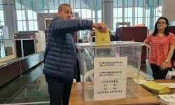 Havaalanında sandıklar doluyor