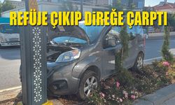Karaman’da Hafif Ticari Araç Refüje Çıktı